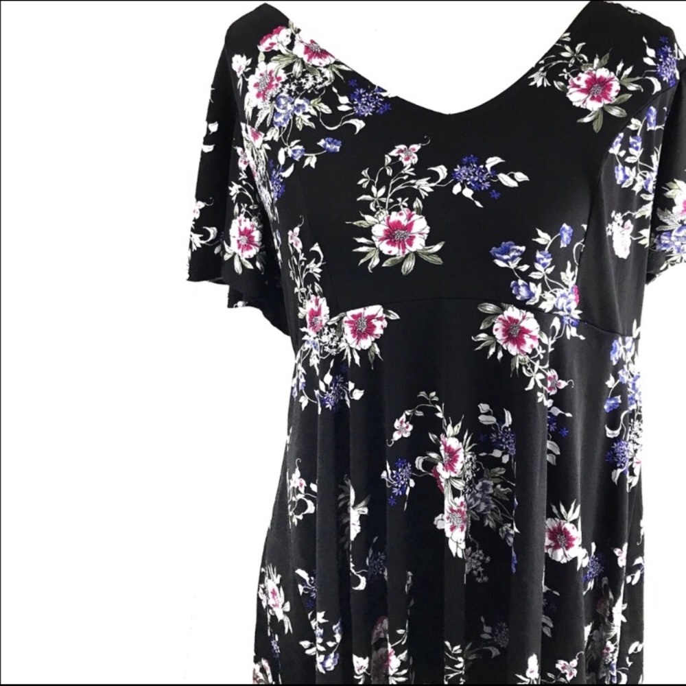 NWOT Torrid Black Floral High Low Top Sz 0
